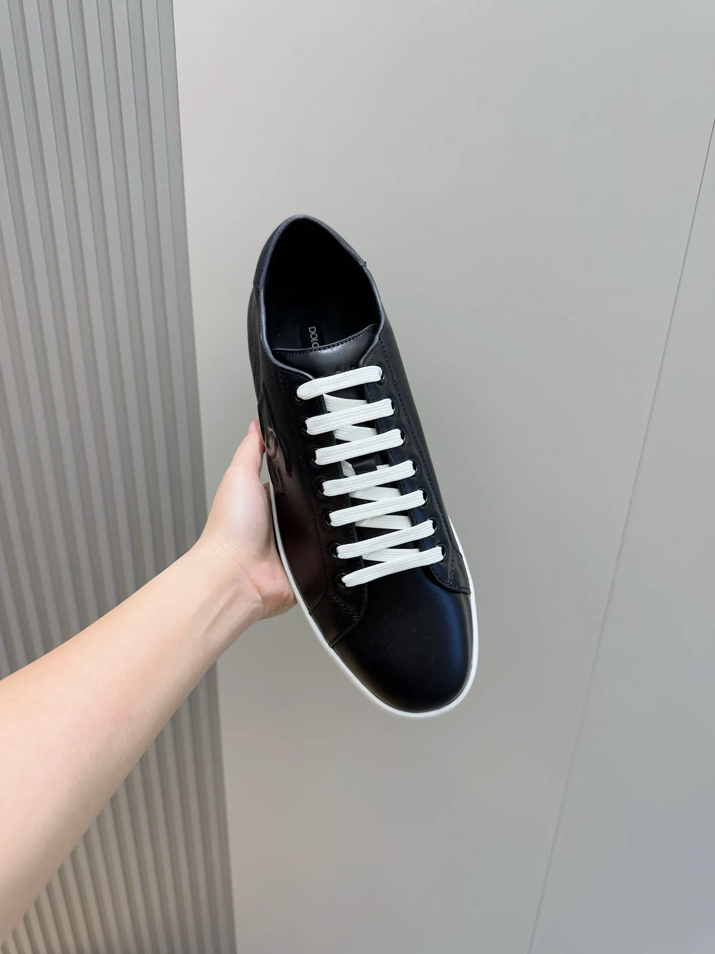 Men's Men's Shoes💰400 [New Style]🐏🐏DG men's calfskin sneakers Portofino Yacht shoes, simple and versatile design, unique saddle leather soles. The Dolce &G logo rear wing is the icing on the cake. Imported cowhide + rubber outsole Size: 39-44 (customized at 38.45)